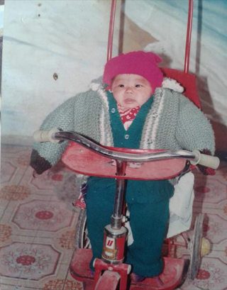 Illustration for article titled China's Embarrassing Childhood Photos